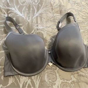3 for $20👛👜👝Cacique gray satin trim plunging bra 40 DD
